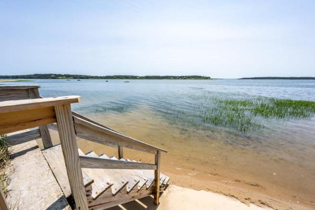 Newly Renovated Waterfront Cottage