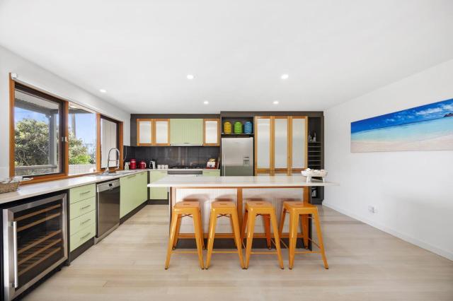 Lookout and Sea - Beachfront Bliss in McCrae
