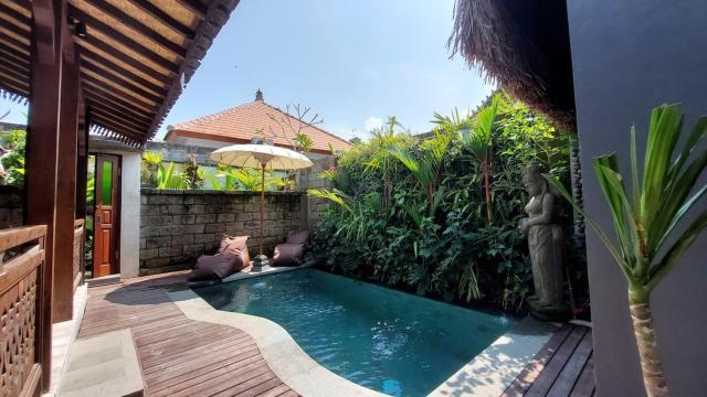 Chic 1BR Romantic & Private Pool at Puri Bhawana