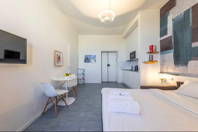 Central Station Design Suites - B Home