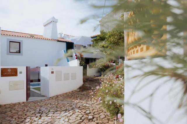 Casa do Outeiro com vista para o Castelo de Marvão