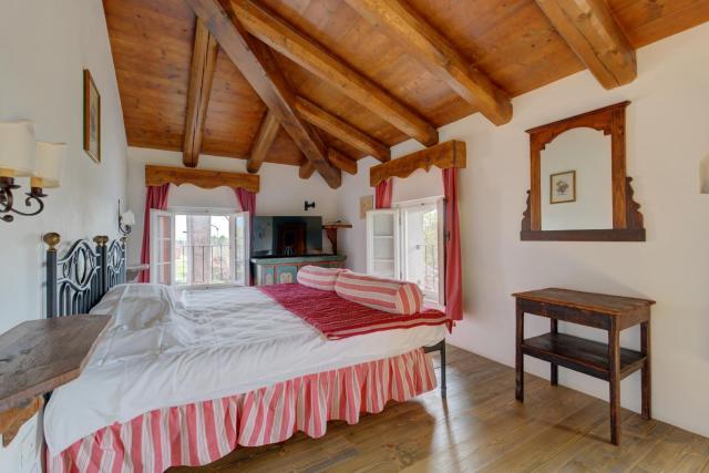 La Vie en Rose Resort