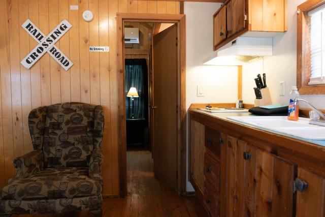 Lakeview Cedar Cabin - Whistle Stop - 2