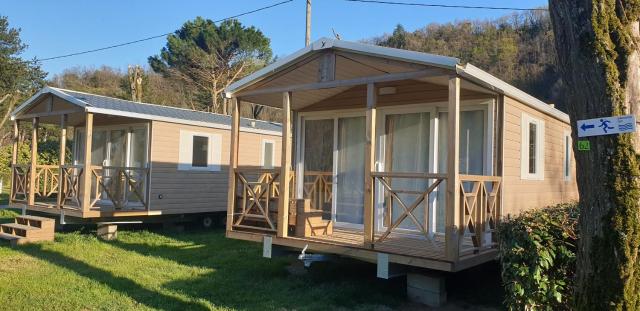 Camping Avec Piscine et Rivière à Tournon sur Rhône Ardèche "Les Foulons"