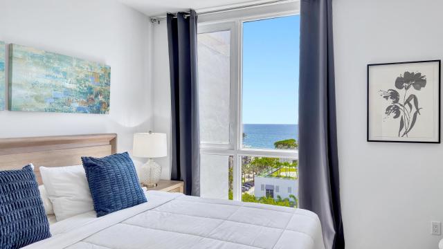 Tiffany Shoreline - PH Floor, Ocean View, Walk to beach