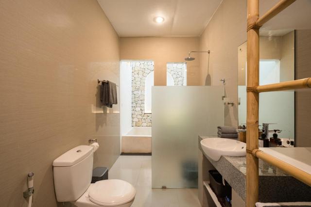 Villa Zambrud Sanur Elegant Tropical Villa with Private Pool & Garden and Garage