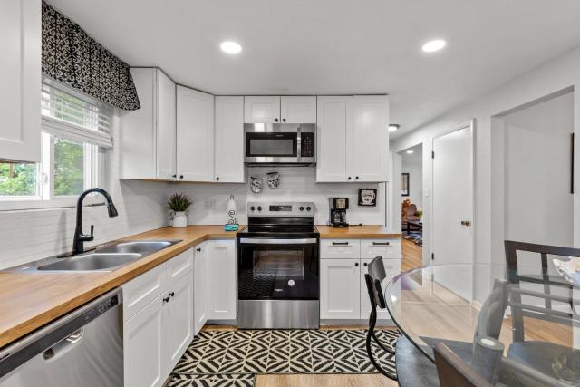Spacious 4BR Home-Big Yard Huge Driveway