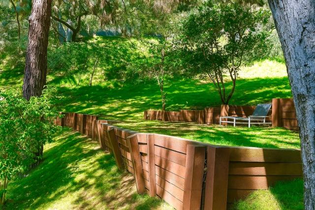 Hollywood Hills Spa Retreat Oasis with Tree Top Views, Private Jacuzzi Style Tub, Steam Room, Magical Half Acre Acre Garden and Patio, Free Parking for 2 cars, in LA's most Serene, Central Desirable Area