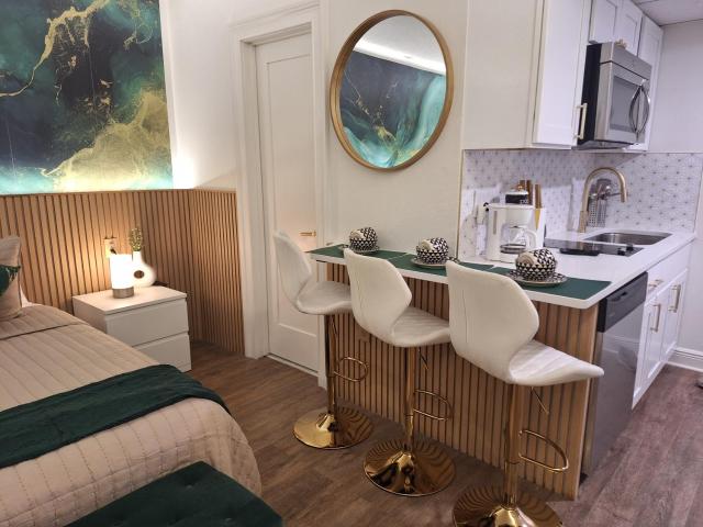 Emerald Luxe Lakeview 6 min to EPIC Universe