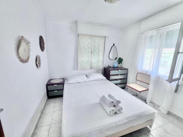 The Beach house, a 2-bedroom cabin
