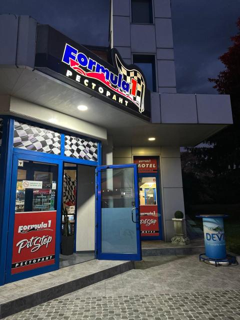 Formula 1 Motel