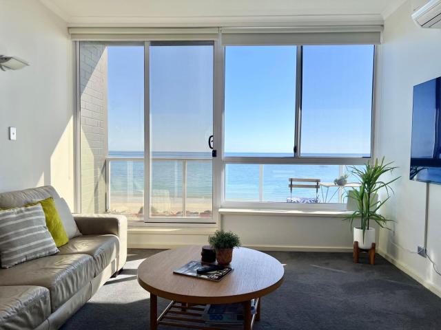 Oceanview escape in beachside Glenelg