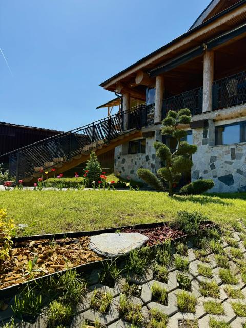 Al Tronco Log Cabin