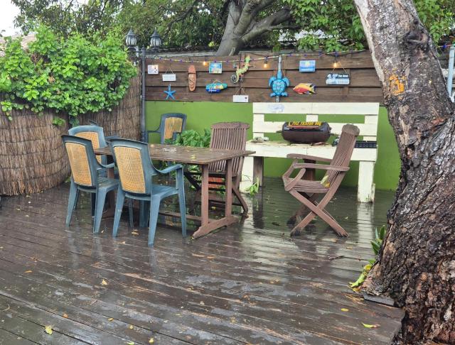 Studios & House with beautiful beach park view