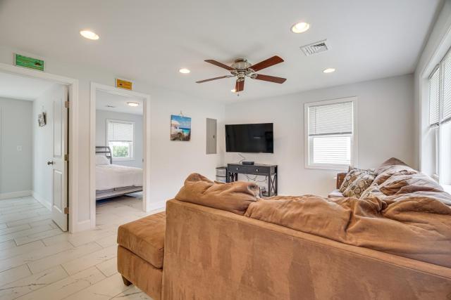 Family Retreat in Old Lyme Gated Miami Beach