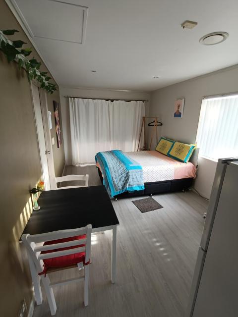 Private Studio with self check-in, Ensuite, WIFI & Kitchenette