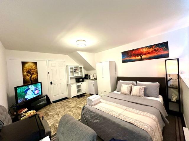 Kenneths Cozy Retreat - Saint John NB - 1BR - Wi-Fi - 4mins to Regional Hospital and UNB