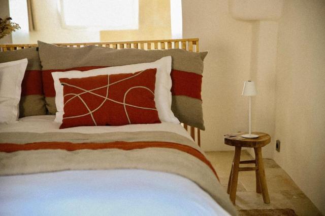 Unique guest room in the heart of Provence "The Secret of the Stones"