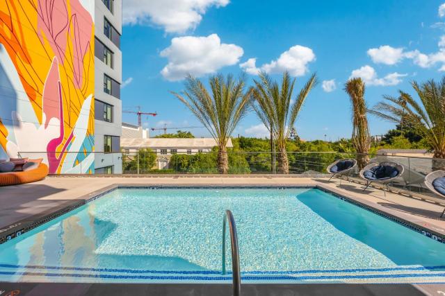 One Lux Stay - Hollywood