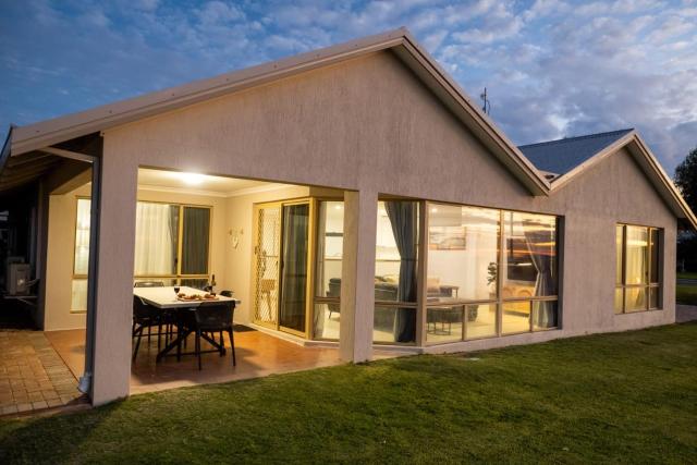 Pelican Shore Oceanfront Villa 6