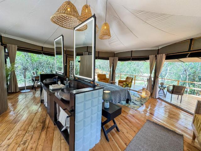 Olkinyei Mara Tented Camp