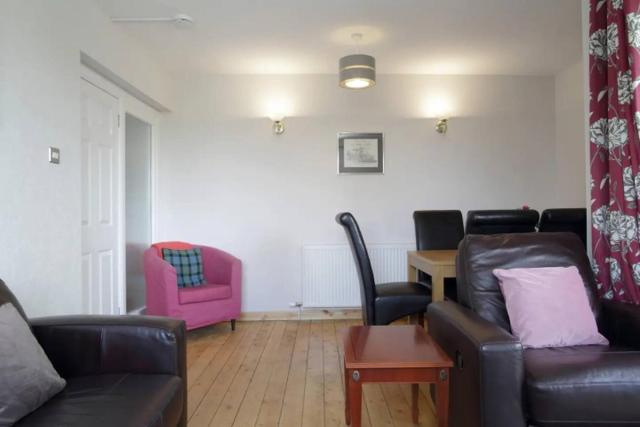 Edinburgh Family-Friendly Flat Walkable from Princess street