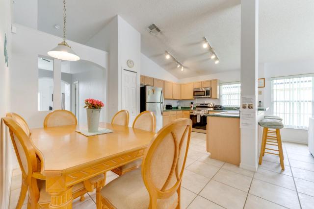 4 Mi to Disney: Home w/ Pool Table, Outdoor Oasis!