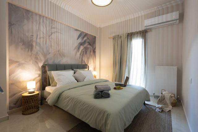 Stylish 2BR Central with Balcony & Work Space