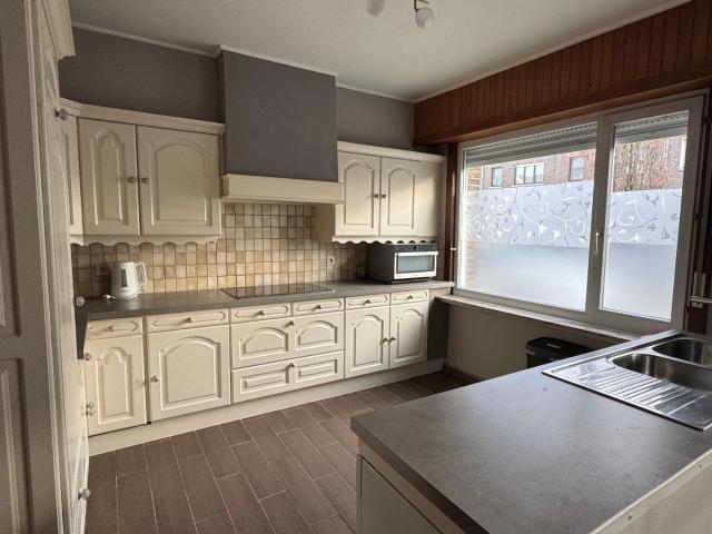 Centrally located house for six