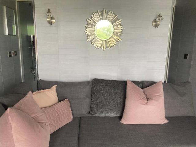 The Boatyard Glamping Lodges-Birchwood & Fairline Lodges