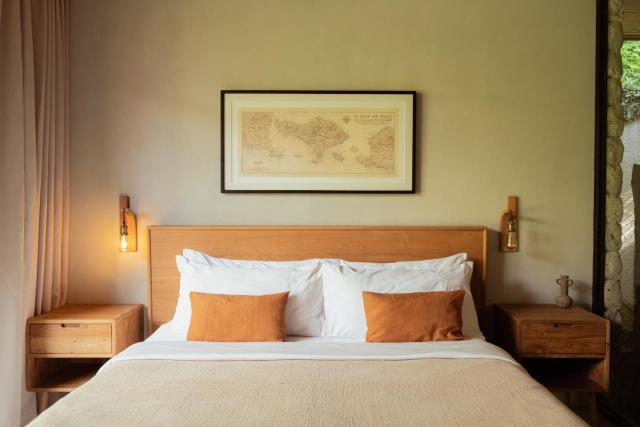 OLA HOUSE Uluwatu Bespoke 2 BR with Salt Water Pool 10 minutes to Best Beaches
