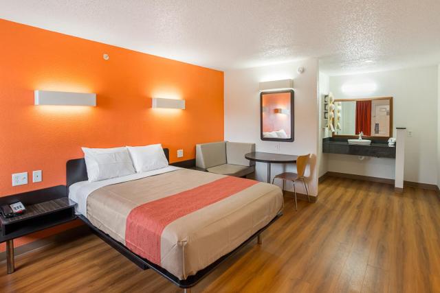 Motel 6-Grand Prairie, TX - Near Six Flags Drive