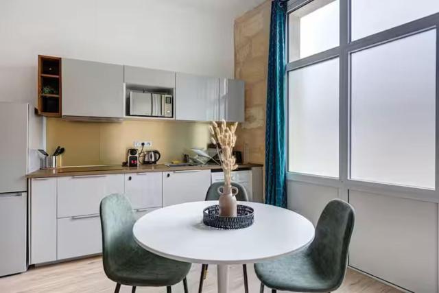Beautiful apartment Bordeaux Tram D Croix de Seguey