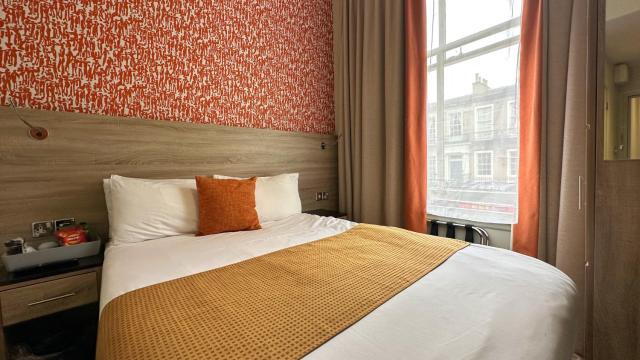 Cairn Hotel & Apartments