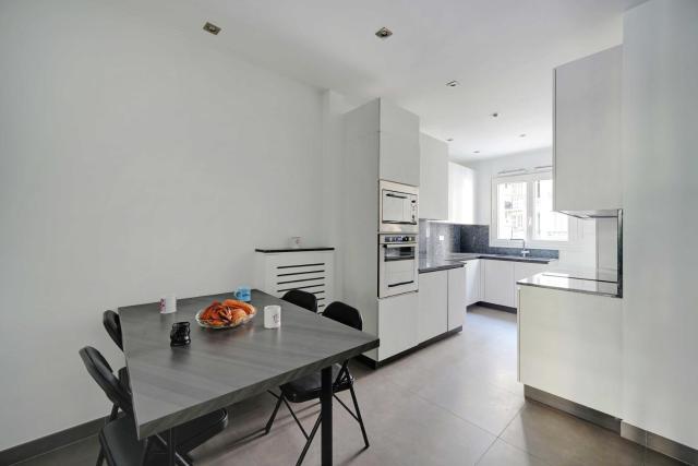 Elegant 3BR Apartment for 6 - Near Palais des Congres