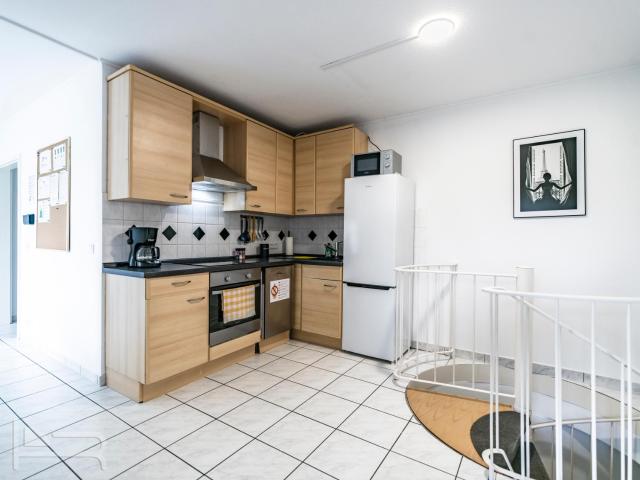 Voll ausgestattetes und möbliertes Apartment mit Einzelbetten - Küche - WLAN - Terrasse