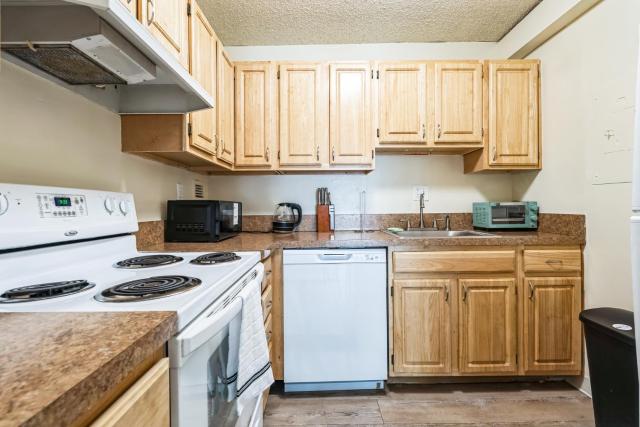 Legacy at Imperial Village 105 I 1 Bed 1 Bath