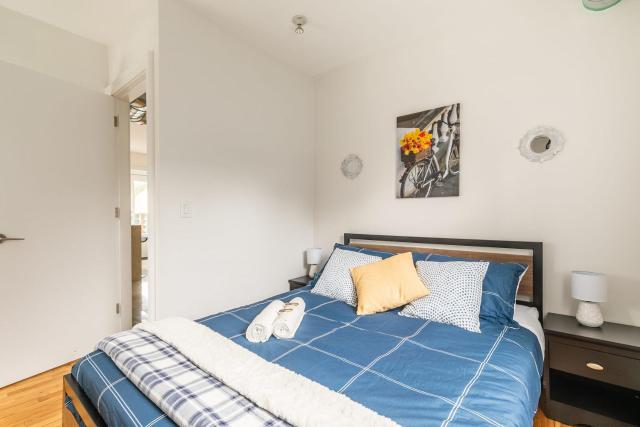 Stylish & Pet-Friendly 2BR Suite in Trendy Leslieville with Portable AC Nearest Intersection Eastern Ave
