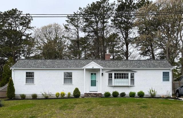 Cape Cod Cottage by Leavetown Vacations
