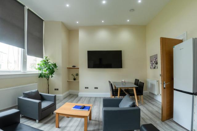 Large Flat in Edinburgh F2 with Mountain View