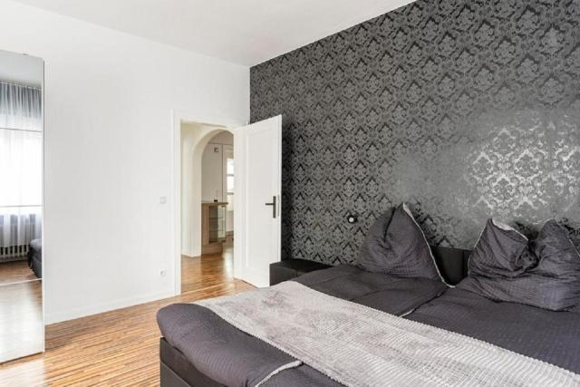 Maybach Apartments - Modern & Spacious, near Düsseldorf Messe, free Private Parking