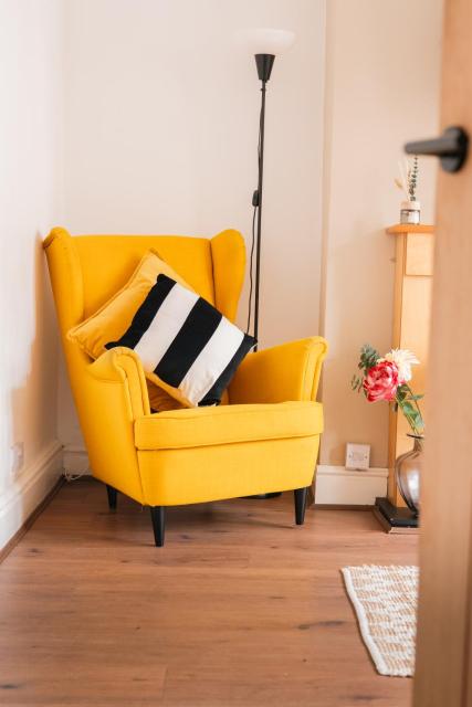 Beautiful Liverpool Home Away From Home - 3 Bedrooms - 6 Beds - Sleeps 7 - Free Parking