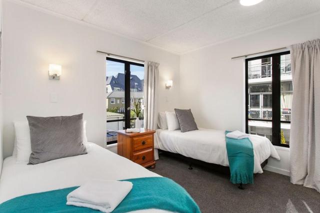 Location CBD Close to Hospital and Hagley Park with Free Parking
