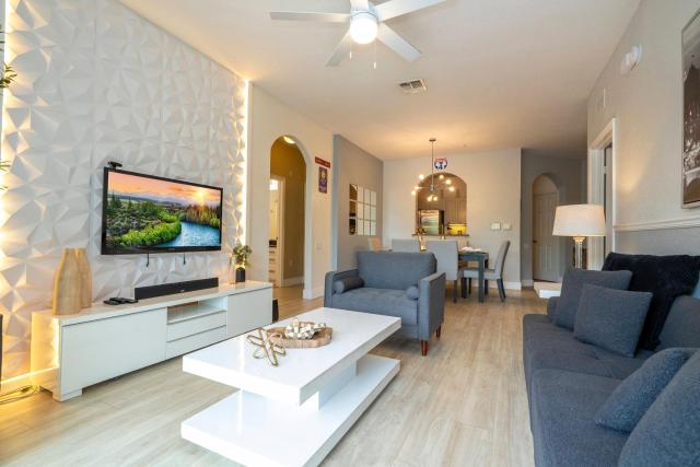 Incredible Condo - 5 Min to Disney Windsor Hills