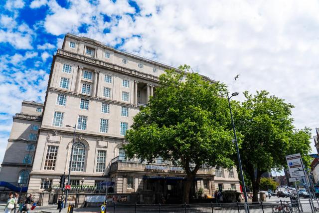 Adelphi Hotel