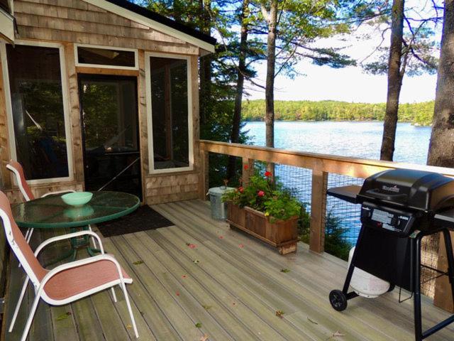 Lakefront Cottage by Country House Escapes