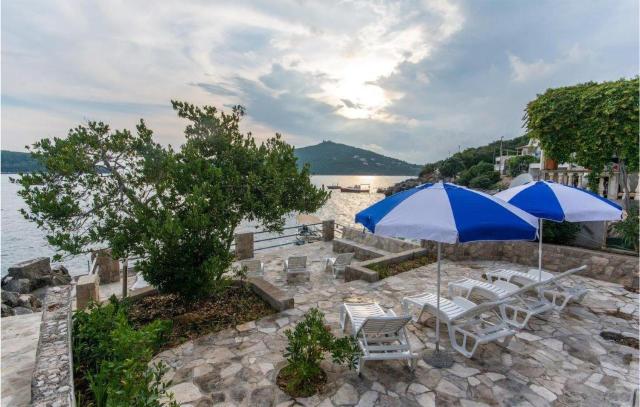 1 Bedroom Nice Apartment In Molunat