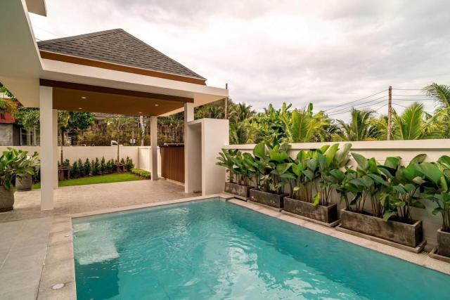 Relax Nai Yang beach pool Villas 1