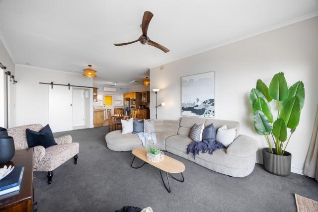 Horizon 235 - Seaview Hideaway on the Esplanade