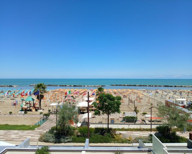 RN003 - Torre Pedrera, esclusivo trilocale fronte mare con balcone